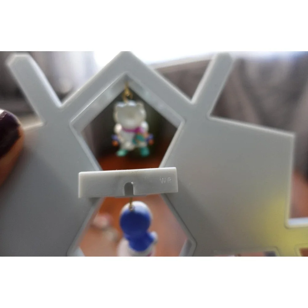 plastic free standing silver‎ snowflake ornaments holder with 4 mini ornaments